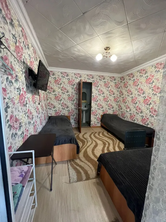 Трёхместный номер около моря