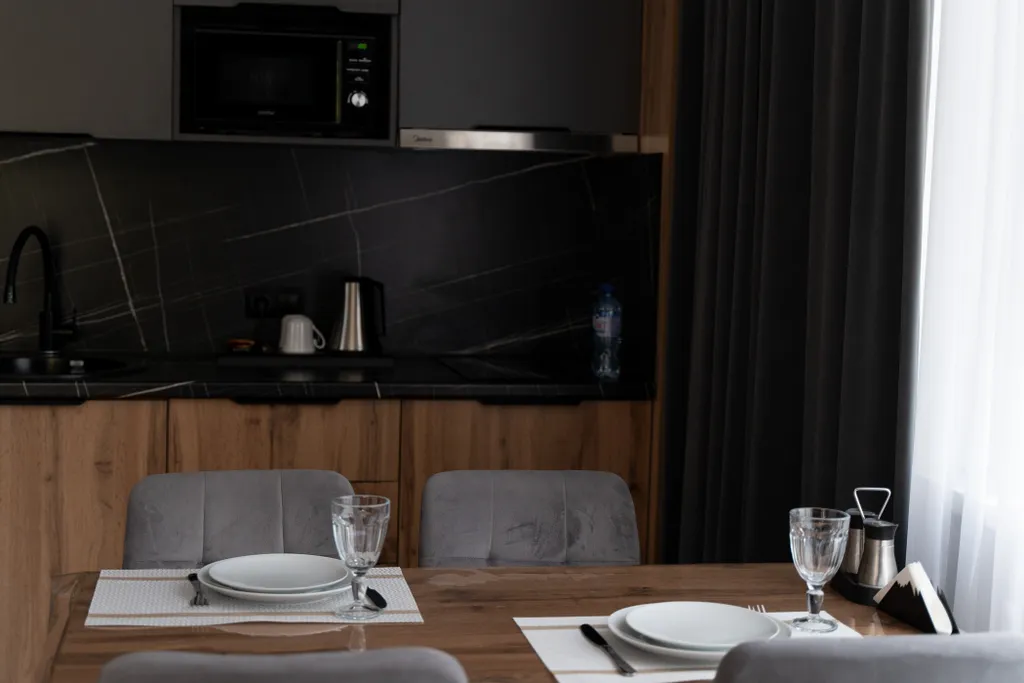 Номер с дизайнерским ремонтом и кухонной зоной