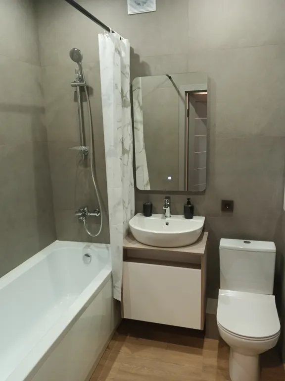 Современная квартира с большой парковкой для авто