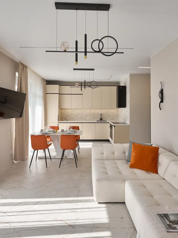 Современная, новая квартира с видом на горы