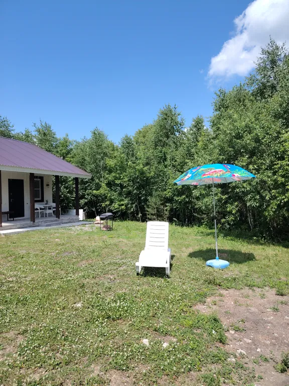 Уютный домик около озера