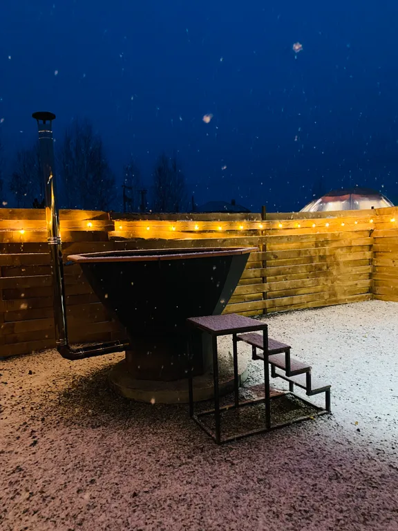 Домик вблизи озера