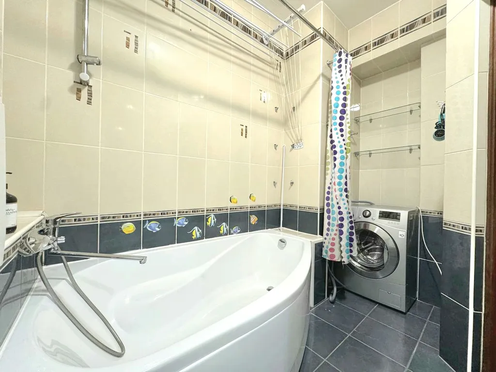 3-комнатная квартира в центре с балконом и кондиционером