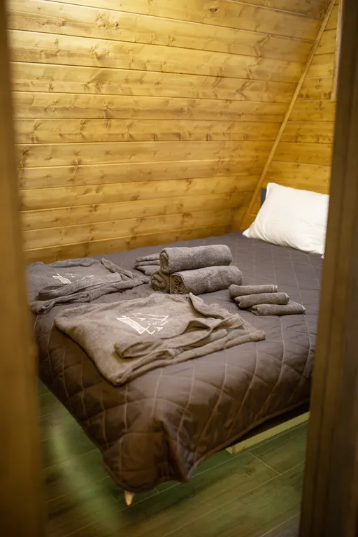 Треугольный дом в аренду с банным чаном и баней