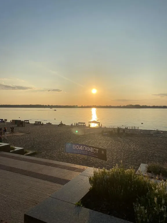 Современная новая квартира рядом с набережной реки Волга