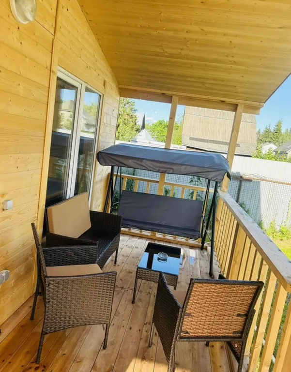 Дом с верандой с баней на участке 10 соток