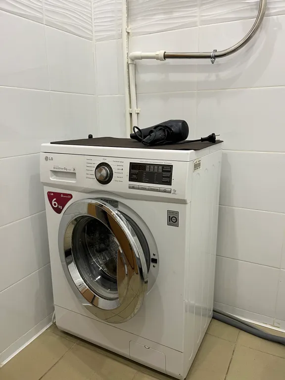 Уютная квартира в новом доме с огороженной территорией, центр города