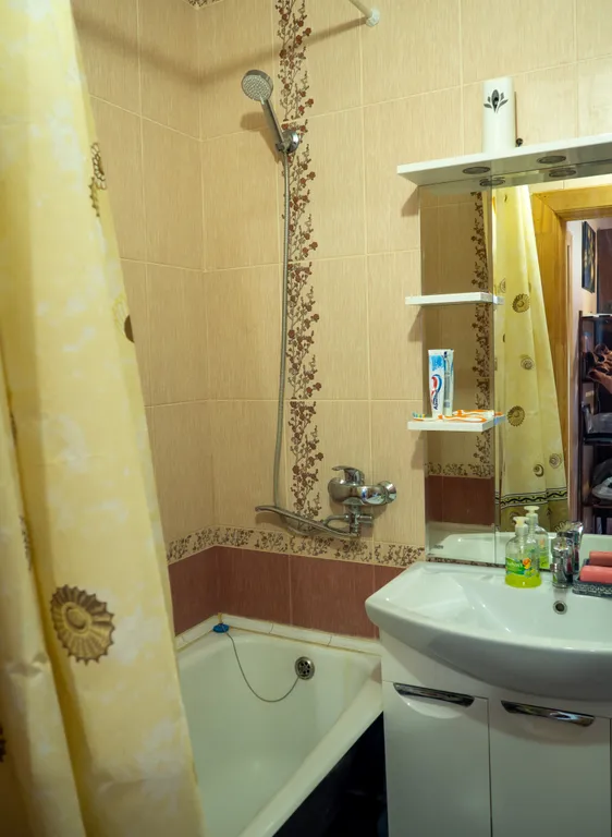 Просторная светлая двухкомнатная квартира в современном доме