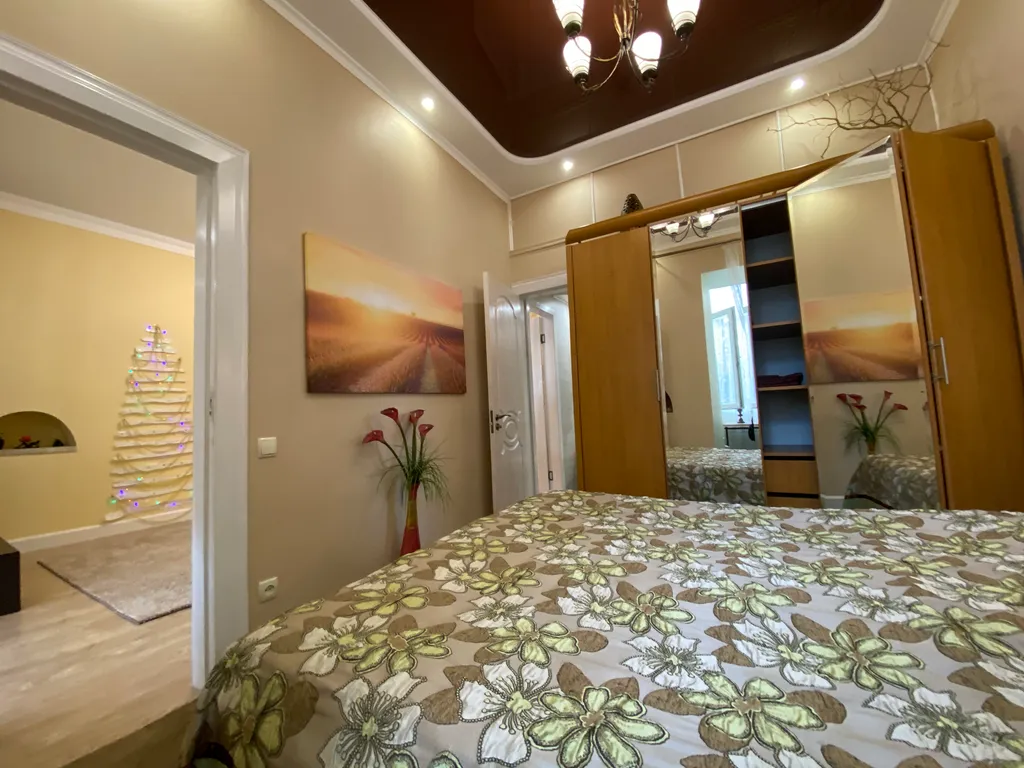 Двухкомнатная квартира возле набережной Ялты