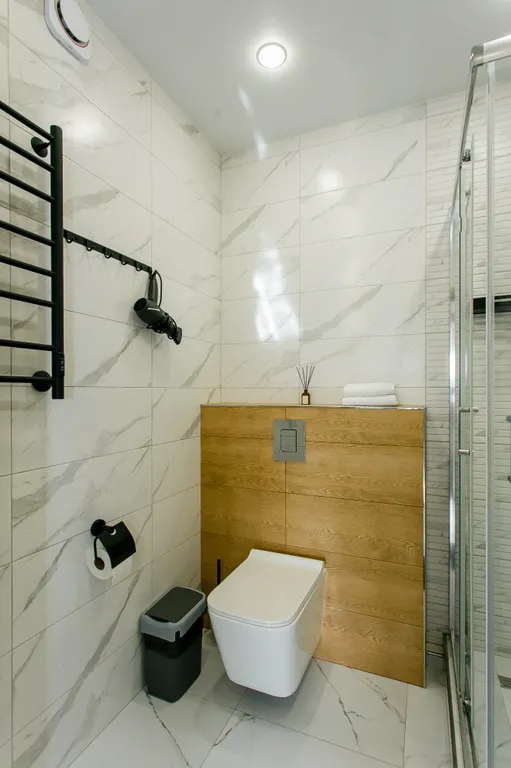 Светлые апартаменты с двумя спальнями и балконом с качелью