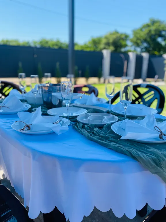 Загородный дом в черте города с озером