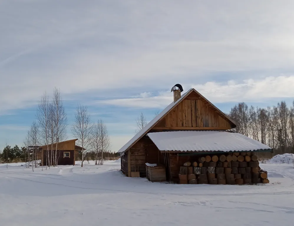Уютный домик с огромным участком на природе у озера