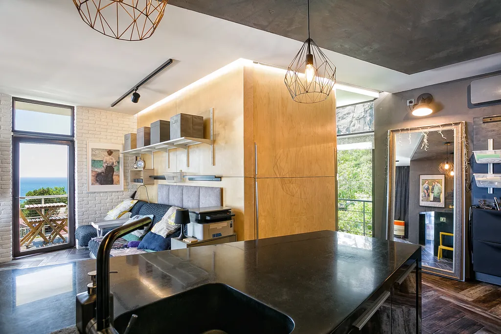 Квартира с двумя балконами и панорамным видом на море и горы