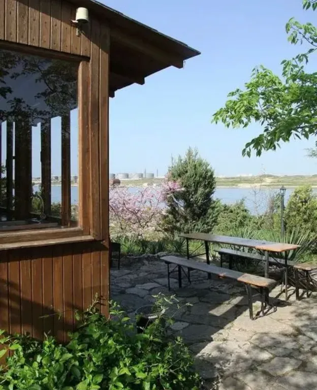 Квартира Квартира Апартамент с видом на море, закрытая территория, парковка, бассейн — Севастополь