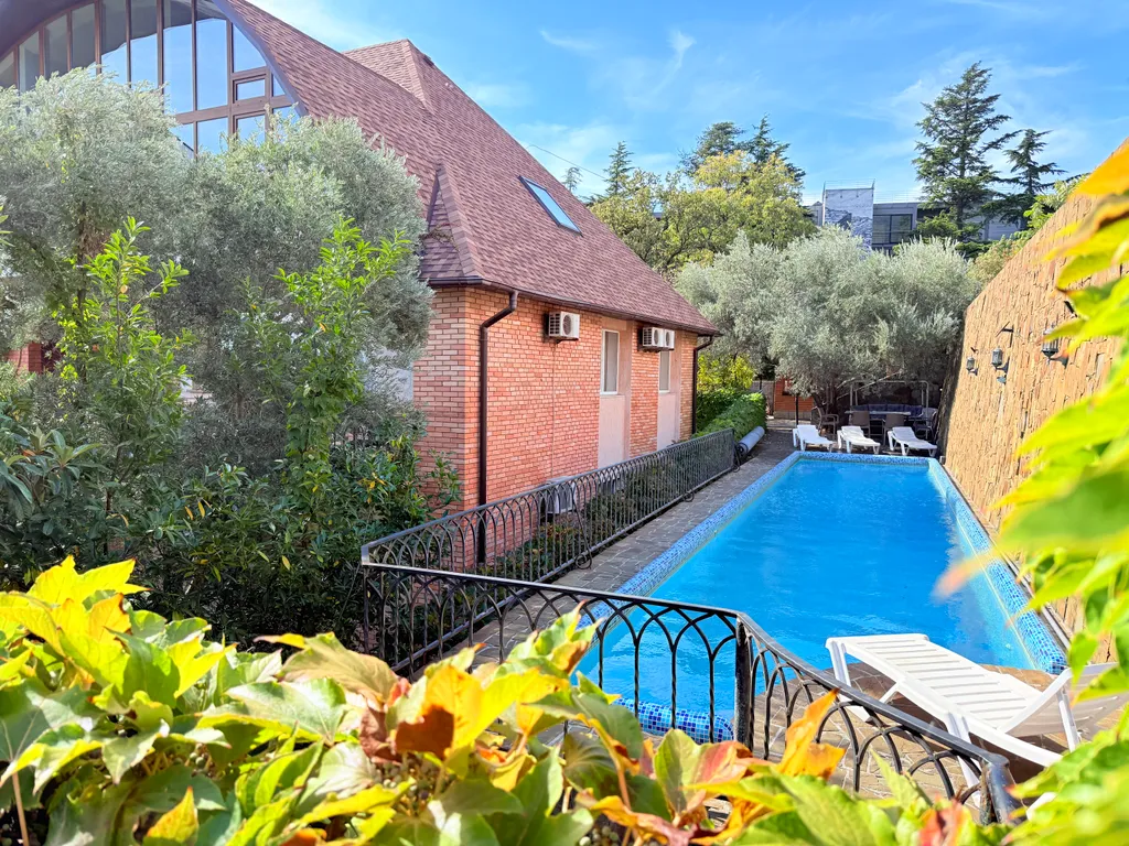 Коттедж Солнце Ялты у моря с теплым бассейном — аренда посуточно в Массандра