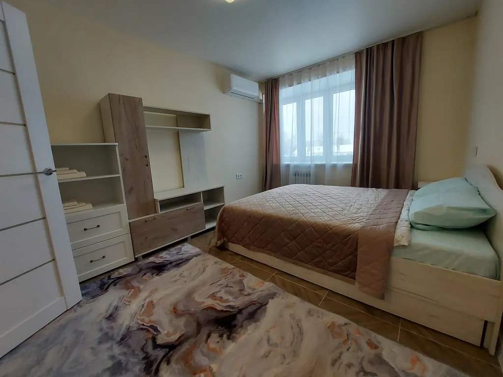 Благоустроенная двухкомнатная квартира рядом с монастырем