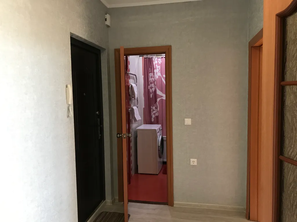 Квартира Квартира 1комн возле Планеты с деревянным балконом — Красноярск