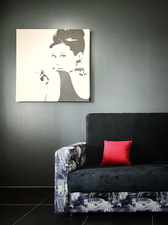 Стильная двухкомнатная квартира с разделенными комнатами в районе ГГМ