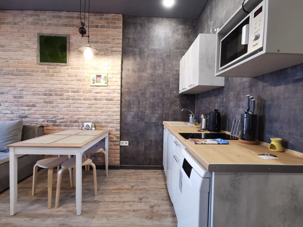 Квартира в люкс доме с парковкой в 10 минутах пешком от площади Ленина