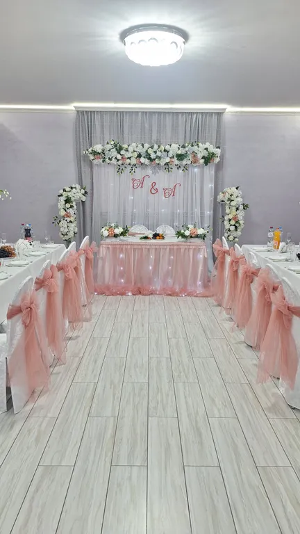 Аренда коттеджа для отдыха с теплым бассейном, сауной, бильярдом