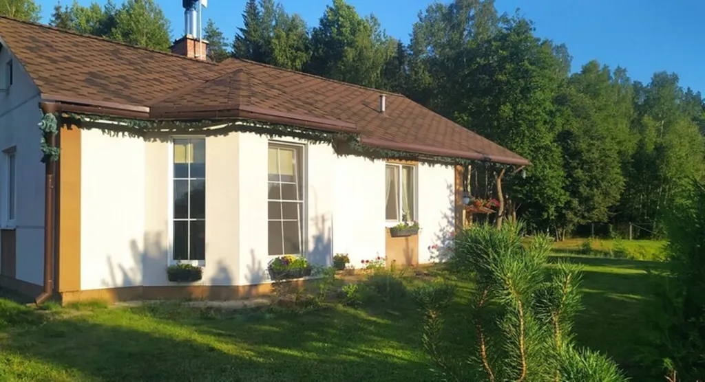 Хутор Избушка на опушке леса, возле реки