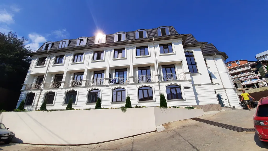 Яркая студия в ЖК Резидент