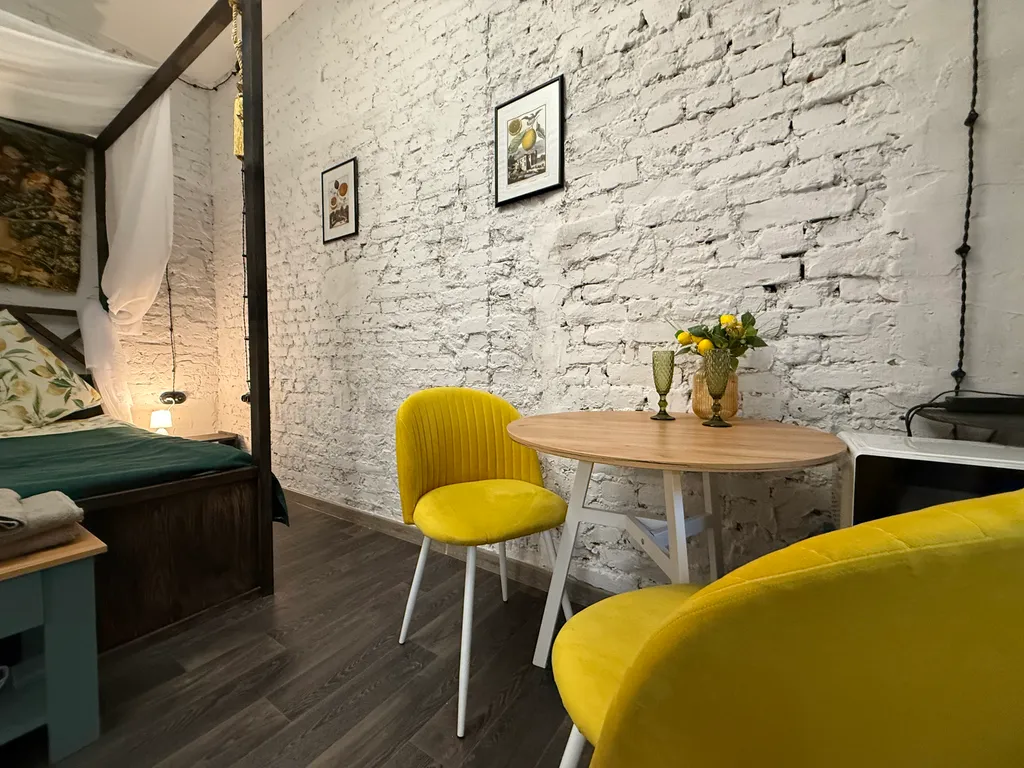 Уютная комната с отдельным входом в центре города