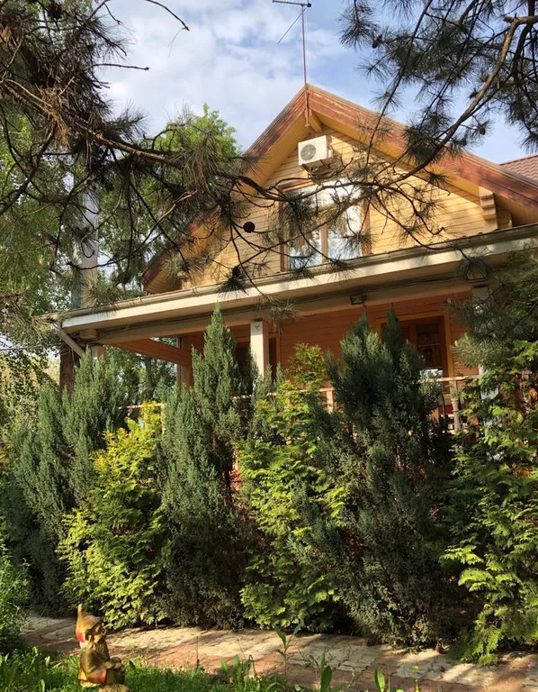 Дом с баней и бассейном