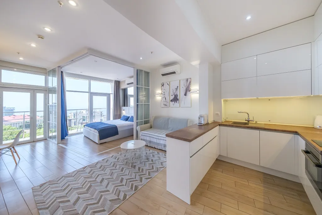 Стильная студия с видом на море