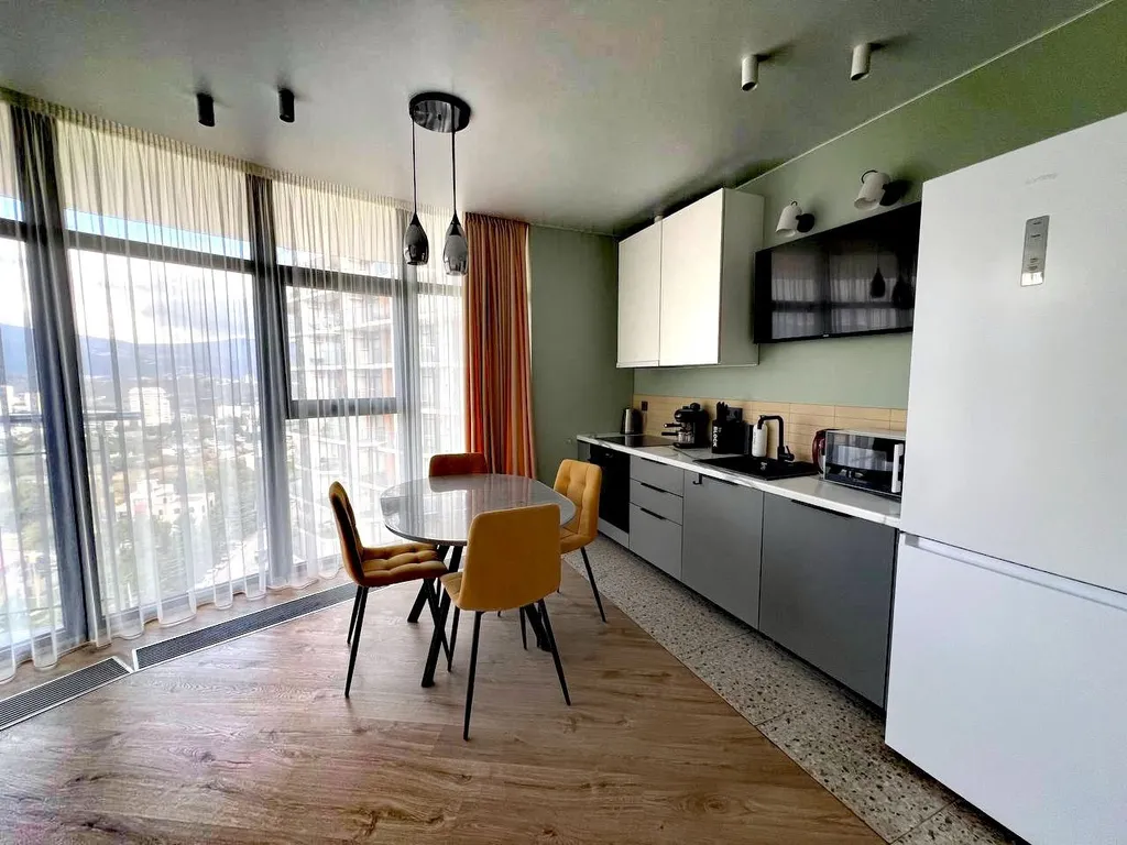 Просторные апартаменты с видом на горы и море