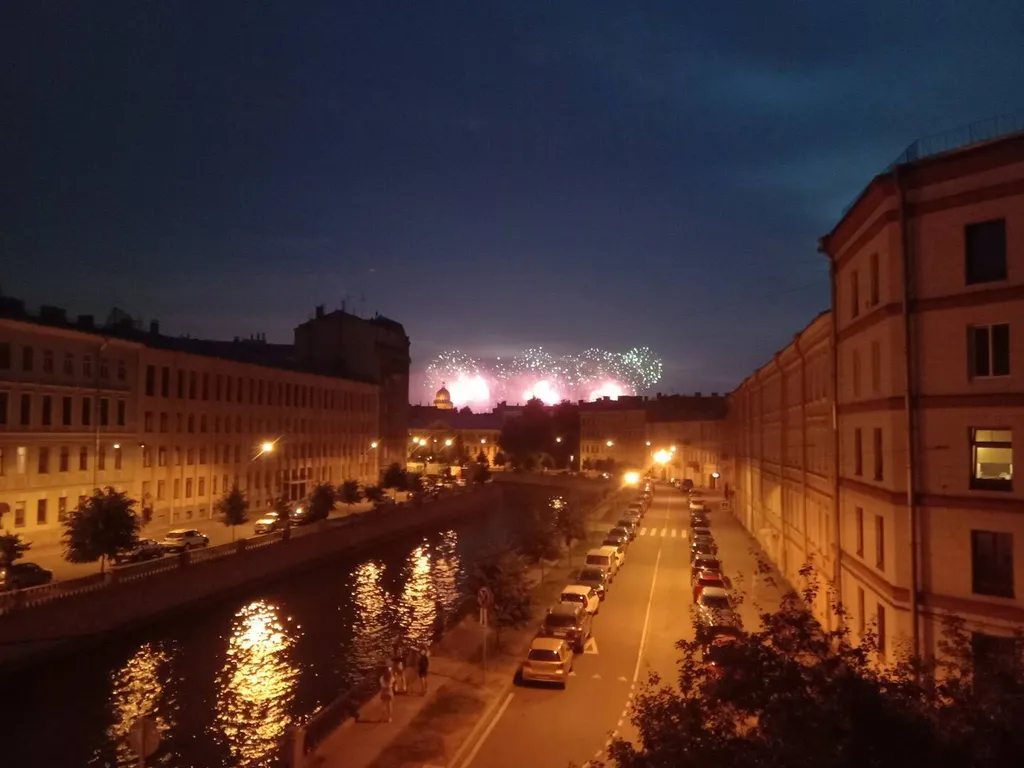 Квартира Уютная квартира с видом на воду и купол Исаакия — Санкт-Петербург