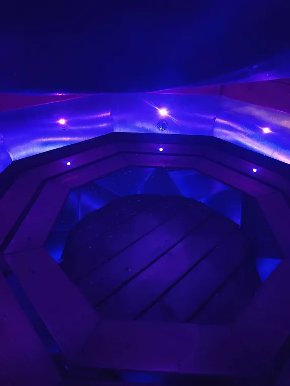 Добрый Дом с 3 спальнями и чаном с видом на лес