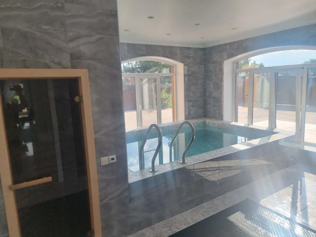 Коттедж с бассейном