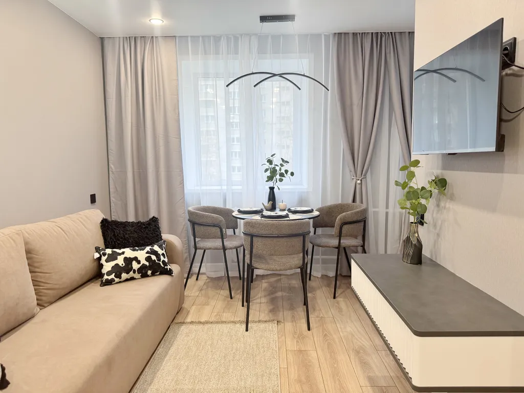 Дизайнерская двухкомнатная квартира в самом центре кирова