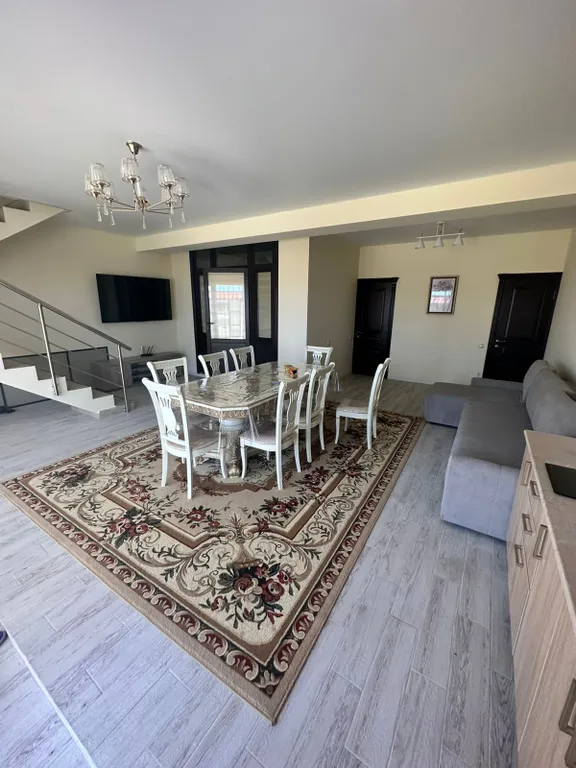 Комфортабельный таун у берега Каспийского моря