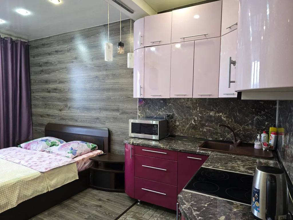 Современная студия возле ТРЦ Аура