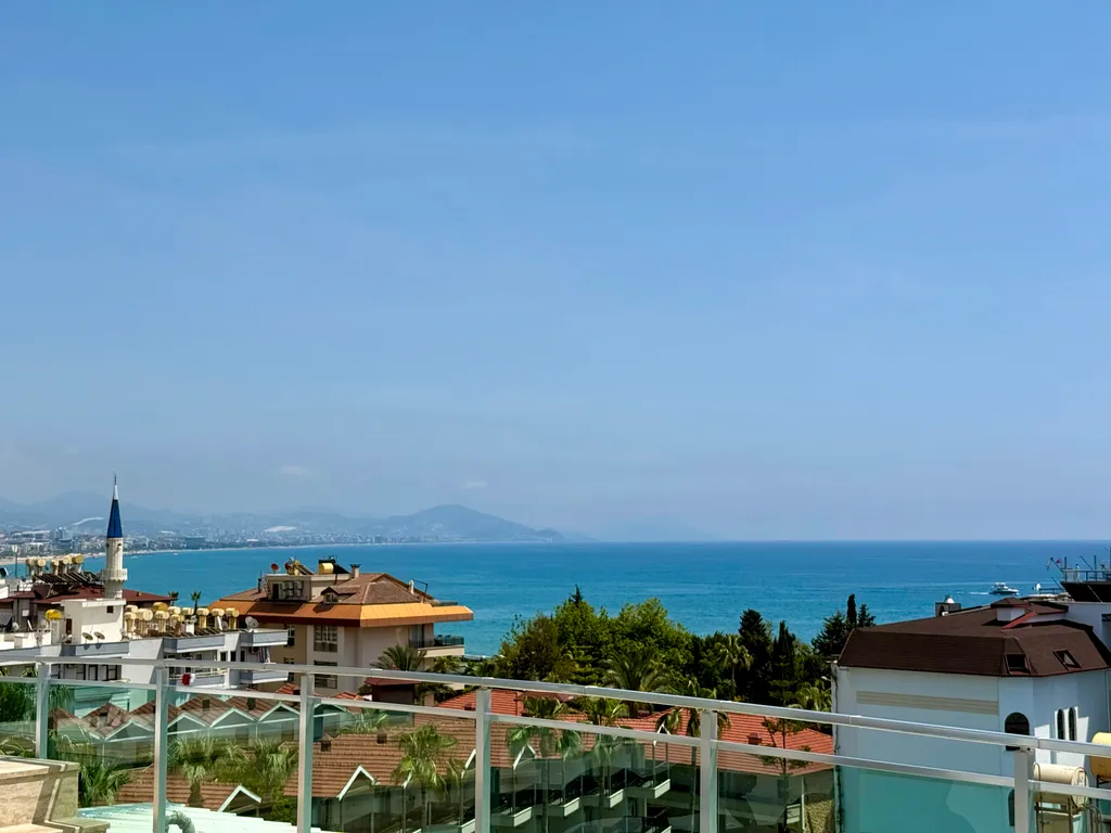 Sea View 2BD Flat 100m to the Beach