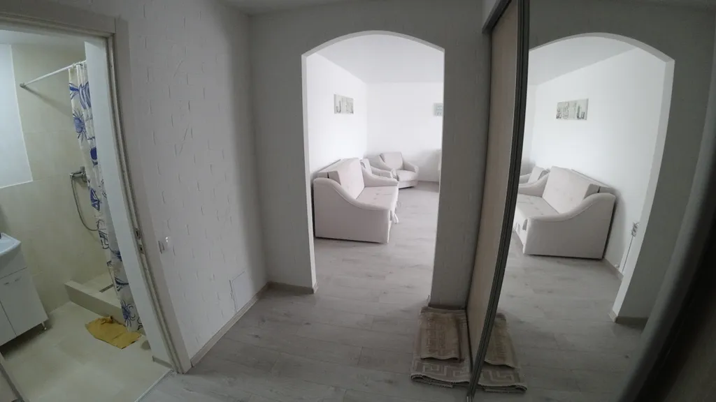 Отличная двухкомнатная квартира с двориком