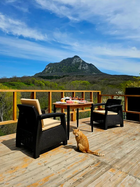 Уютный эко-дом у горы