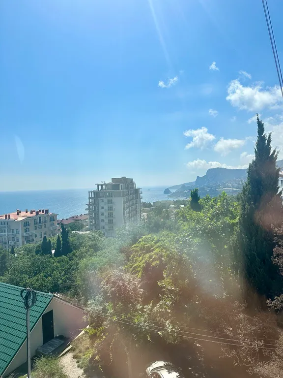 Море со всех окон/2-х комнатная в Алупке