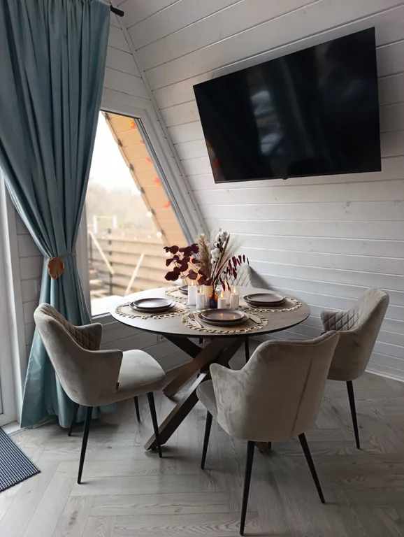 Домик у озера