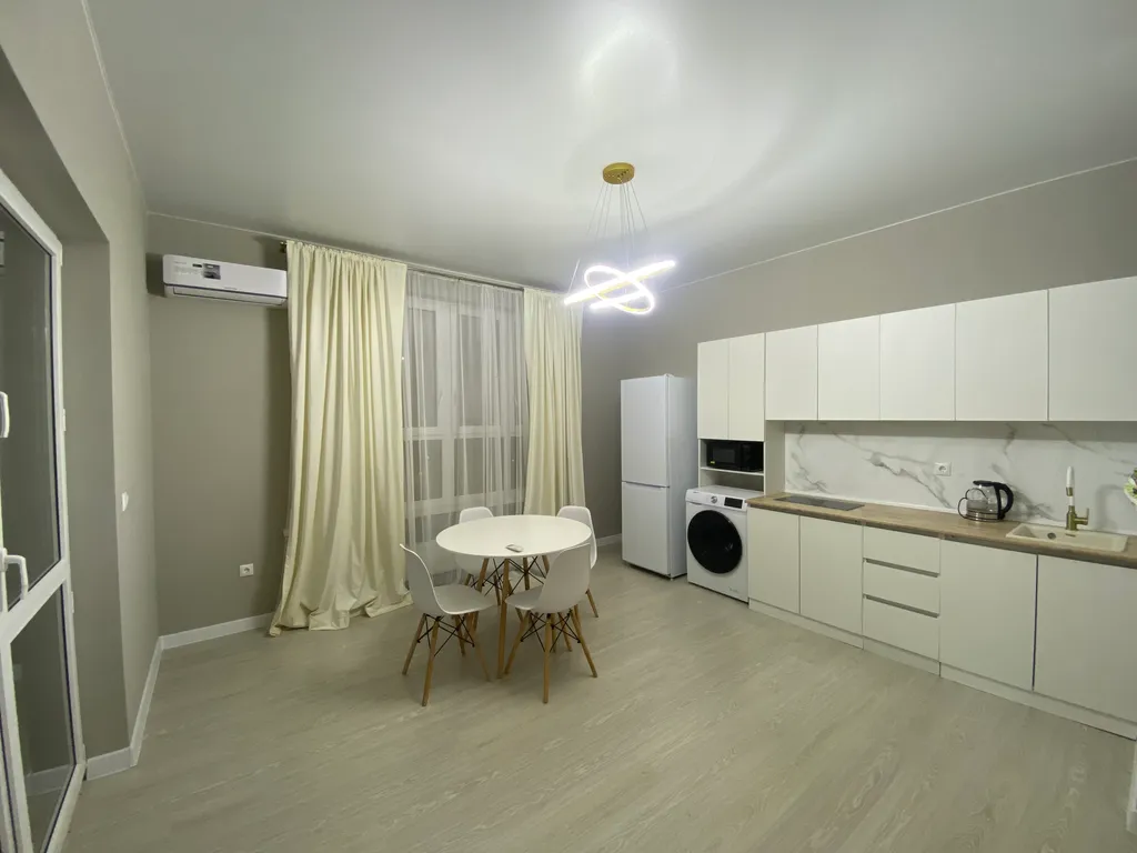 С видом на море, горы и закат Уютная квартира — аренда посуточно в Новороссийск