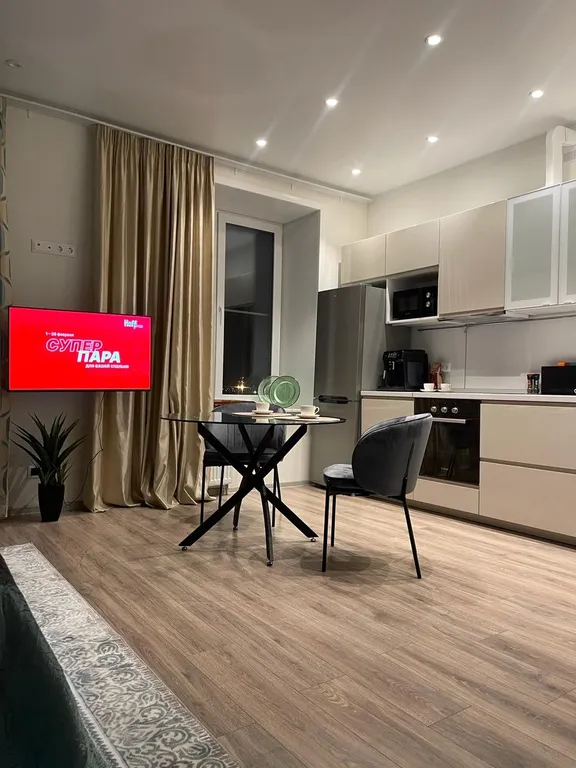 Студия с видом на храм и реку