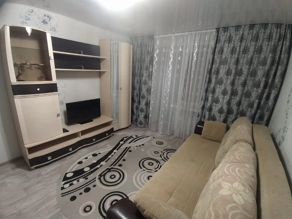 двухкомнатная квартира в микрорайоне рядом с остановкой