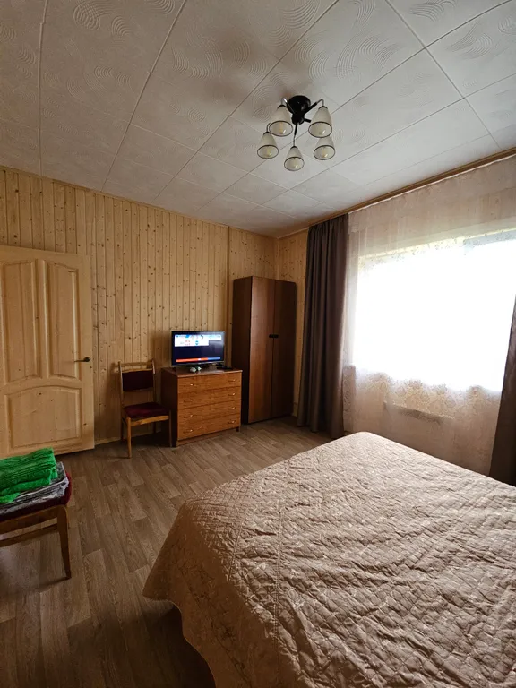 Коттедж с большой террасой на берегу Селигера