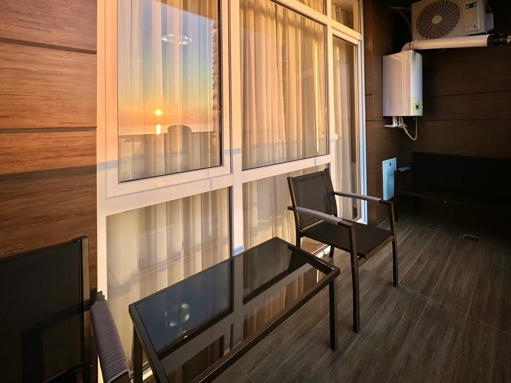 Стильная студия с видом на море и закаты