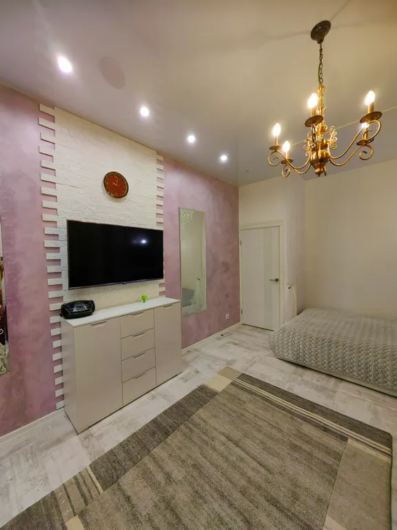 Апартаменты в курортном центре города с видом на озеро