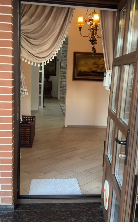 Дом "Вромса" на Хлебной - новый, брутальный, спокойный, комфортный.