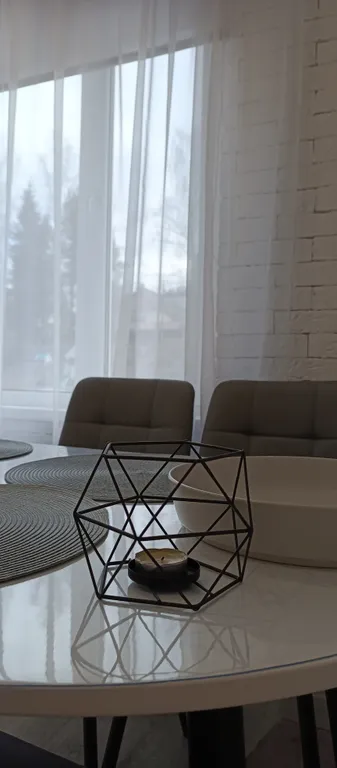 Современная квартира на берегу озера