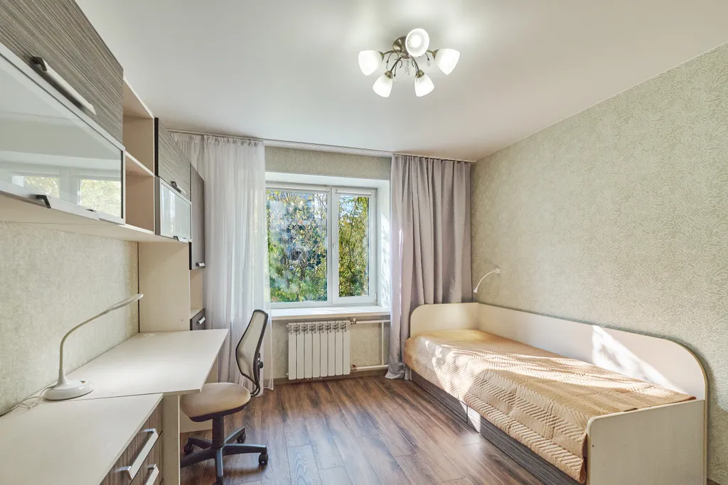 Трехкомнатная квартира у Лагерного сада